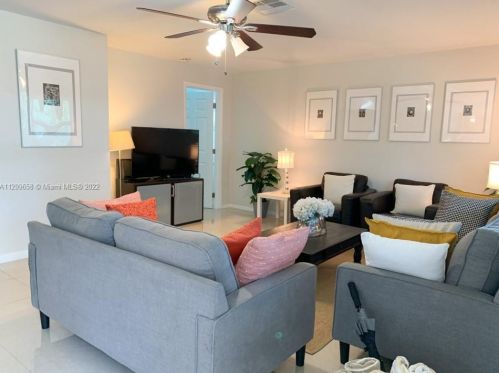 513 2nd St, Dania Beach FL  33004-3310 exterior