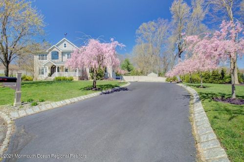 2 Sacco Ct, Tinton Falls, NJ 07712-7792