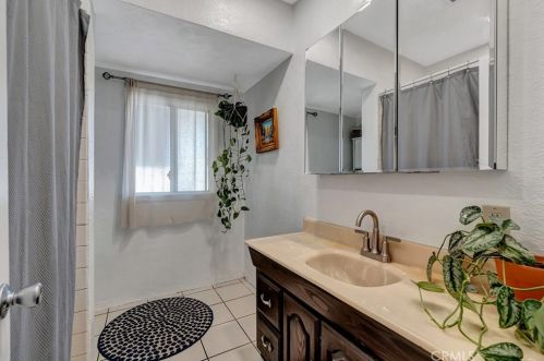 4852 Gondar Ave, Lakewood CA  90713-2410 exterior