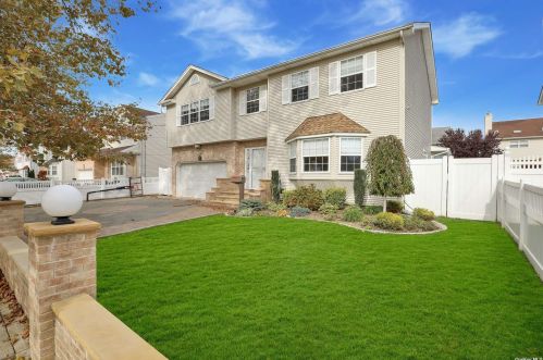 2455 7th Ave, Hempstead, NY 11554-3251