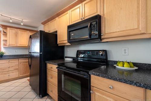 52 Summer St, Waterford CT  06385-2333 exterior