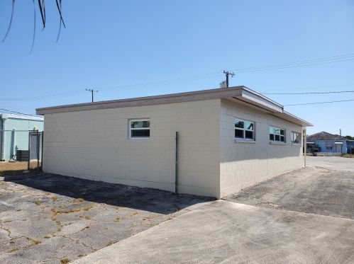 605 7th St, Fort Pierce, FL 34950-8324