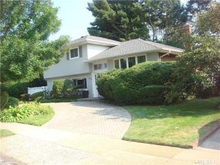366 White Birch Ln, Muttontown, NY 11753-2625