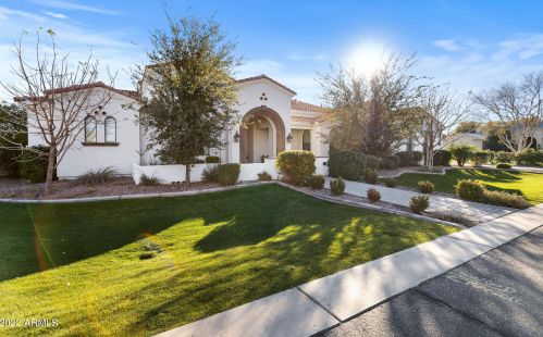 2557 Locust Dr, Chandler, AZ 85286-2720