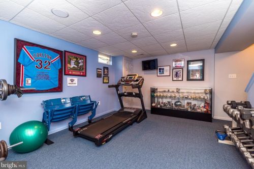 732 Castlewood Dr, Dresher PA 19025-2015 exterior