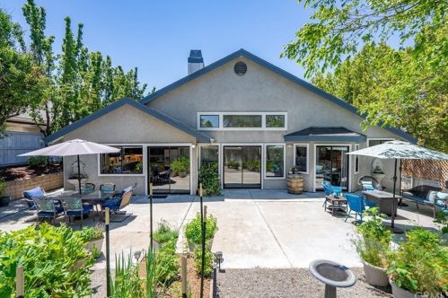 923 Moody Ct, Lake Nacimiento, CA 93446-3471