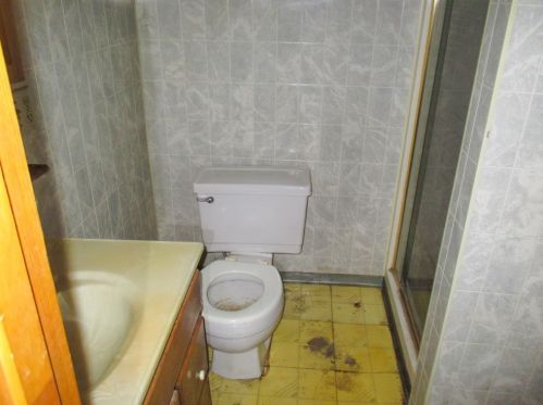 140 Magnolia St, Whitaker PA  15120-2439 exterior