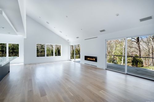 26 Todd Dr, East Hampton, NY 11937-3830