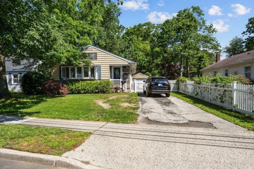 299 Park Ave, Babylon, NY 11702-1622