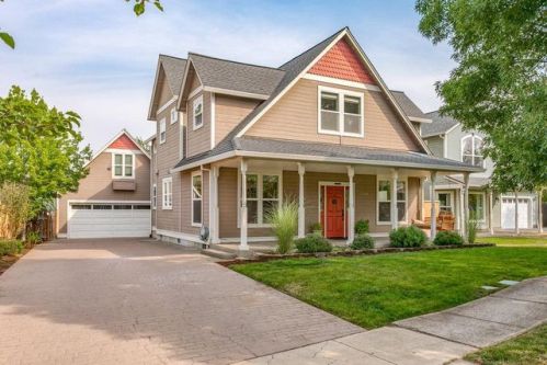 1239 Old Willow Ln, Ashland, OR 97520-1331