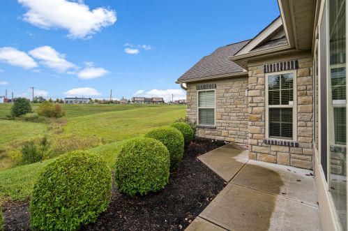 9000 Royal Oak Ln, Hamilton, KY 41091-8811