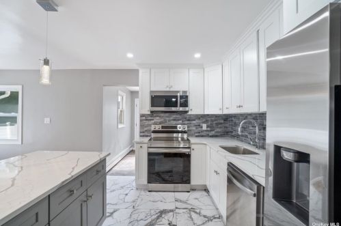 247 Garden St, Westbury NY  11590-3842 exterior