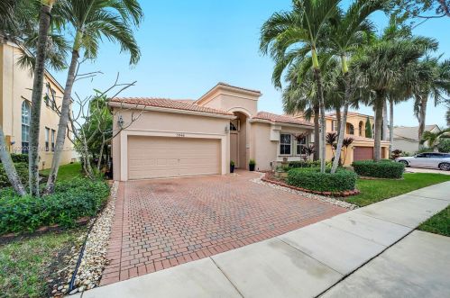 5046 162nd Ave, Hollywood, FL 33027-4957