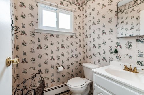 24 Ashland St, Mount Sinai NY  11766-2902 exterior