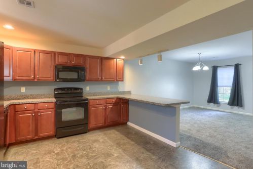 512 Woodthrush Ct, Harrisburg PA  17110-4024 exterior