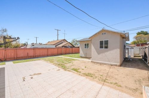 340 Willow Ave, Rialto CA  92376-5832 exterior