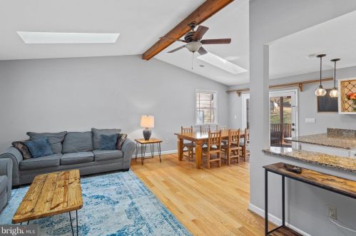 300 E St, Purcellville VA  20132-3317 exterior