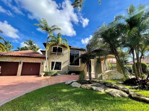 8365 157th Ter, Hialeah, FL 33016-6602