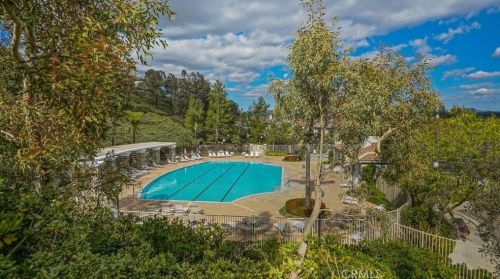 27960 Trillium Ln, Santa Clarita CA  91354-1211 exterior