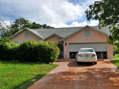2081 Floresta Dr, Fort Pierce, FL 34984-4705