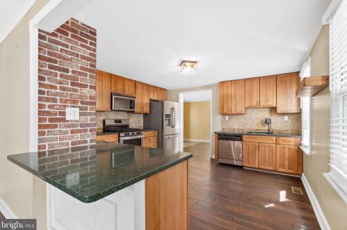 1096 Kings Hwy, Pilesgrove NJ  08098-2811 exterior