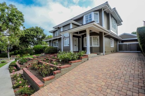 5571 Lonna Linda Dr, Long Beach, CA 90815-4425