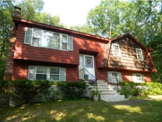 8 Claire Ave, Derry, NH 03038-4221