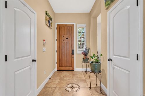 662 Canterbury Cir, Vacaville CA  95687-8225 exterior