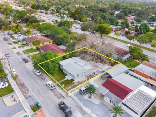 2452 104th St, Miami, FL 33147-1235