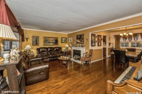 3691 Prairie Path, Bethpage NY  11714-4021 exterior