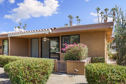 14 Seville Dr, Rancho Mirage CA  92270-3850 exterior