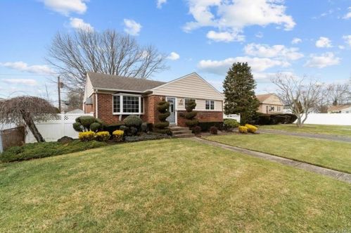 1450 Bowers Dr, Seaford, NY 11783-1801