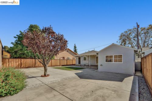 16032 Via Descanso, San Lorenzo CA  94580-2412 exterior
