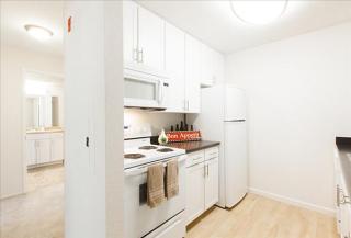 6401 Shellmound St, Oakland CA  94608-1017 exterior