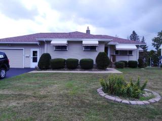 312 Pershing Dr, Hermitage, PA 16121-1521