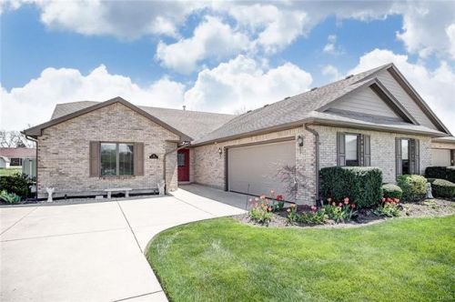114 Old Carriage Dr, Englewood, OH 45322-1168