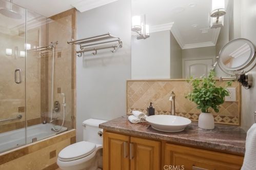 6635 Matilija Ave, Van Nuys CA 91402-5430 exterior