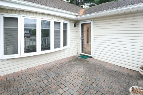 516 Lariat Ln, Bethpage NY  11714-4018 exterior