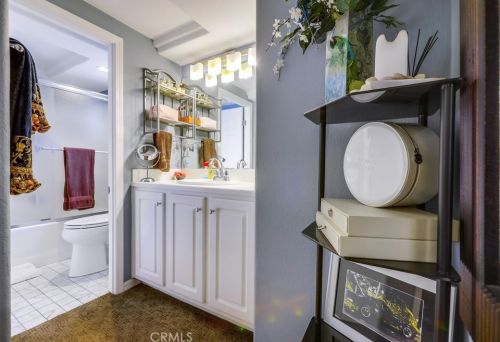 24 Bolivar St, Newport Beach CA  92663-4420 exterior