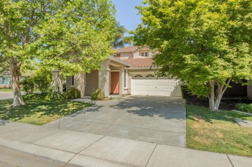 2205 Ashlar Way, Riverbank, CA 95367-9569