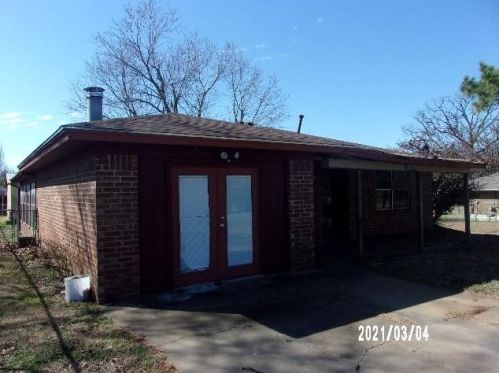 1036 Thatcher St, Denison, TX 75020-7955