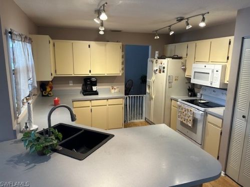 612 4th Ter, Cape Coral FL  33909-2002 exterior