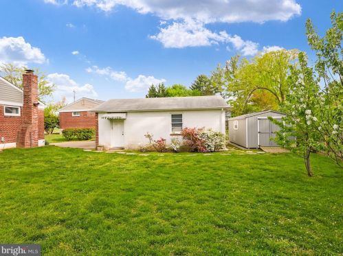 6917 Kingwood Dr, Falls Church VA  22042-3809 exterior