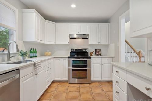 23 Brighton Pl, Stamford CT  06902-2501 exterior