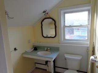 37 Woodstock Ave, Putnam CT  06260-1523 exterior