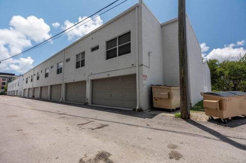 87 16th St, Saint Petersburg FL  33705-1600 exterior