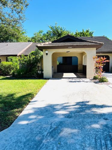 10044 Hickorywood Pl, Boynton Beach, FL 33437-1303