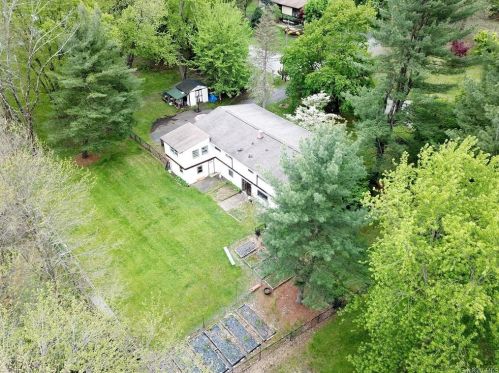 18 Robin Hood Rd, Airmont, NY 10901-3818