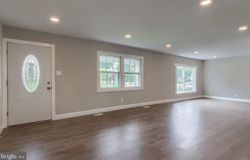 37 Needlepoint Ln, Willingboro NJ  08046-1918 exterior