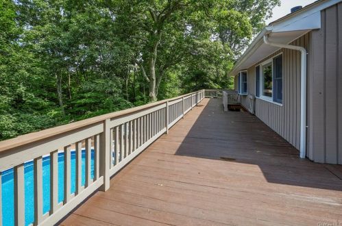 163 Teakettle Spout Rd, Mahopac NY  10541-4250 exterior